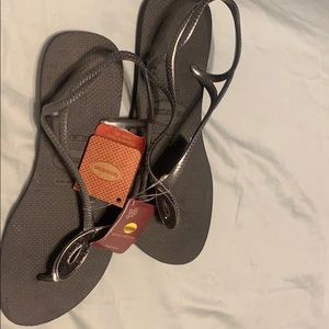 Silver Havaianas Luna Sandals w/ black Swarovski